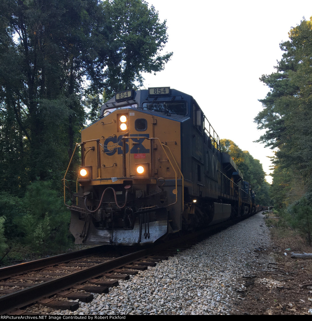 CSX 854 (ES44AC-H)